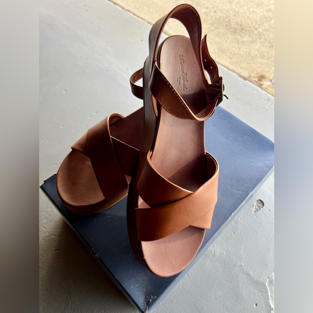 Universal Thread Billi Faux Leather Platform